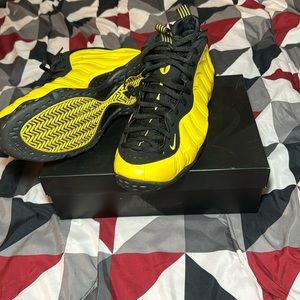 Yellow and black nnike foamposite 🔥
